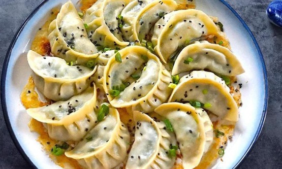 Como o design humanizado em máquinas de cozinha Gyoza reduz a fadiga do operador e aumenta a eficiência da produção